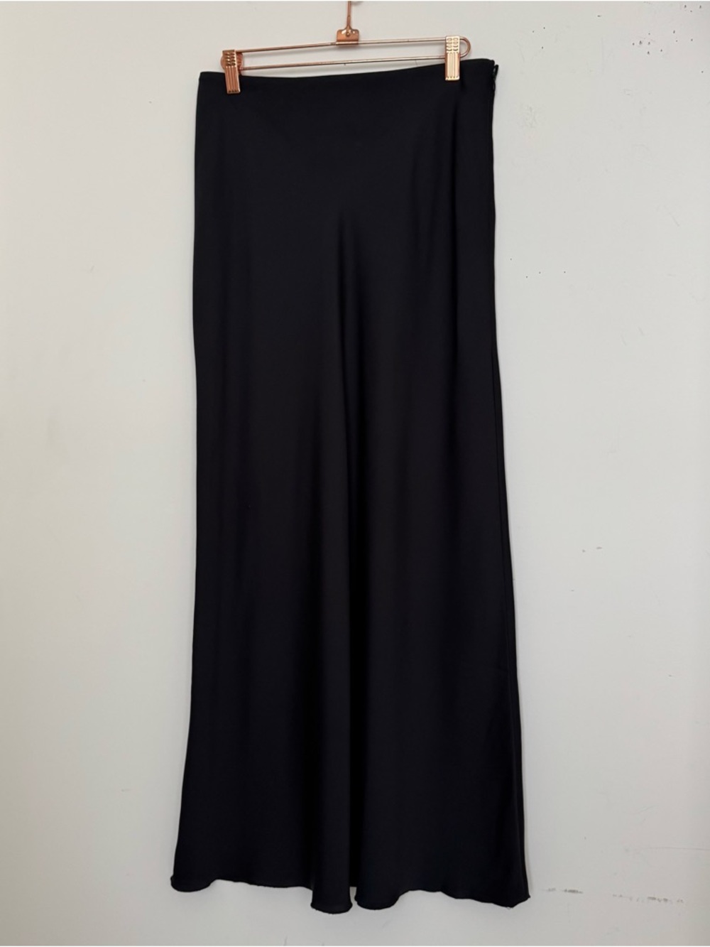 Black Midi satin slip Skirt - Picture 5 of 7